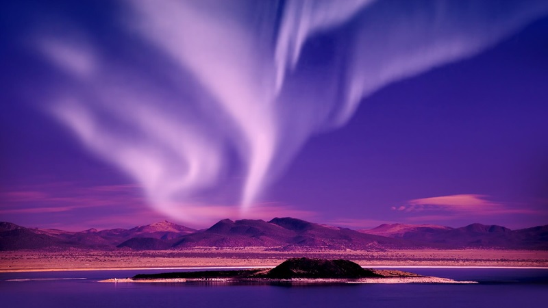 Northern Lights photo with pink and purple hues